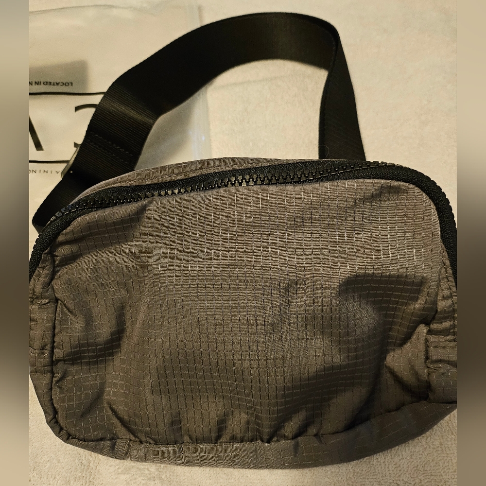 Constantly Varied Gear Grey Belt Bag